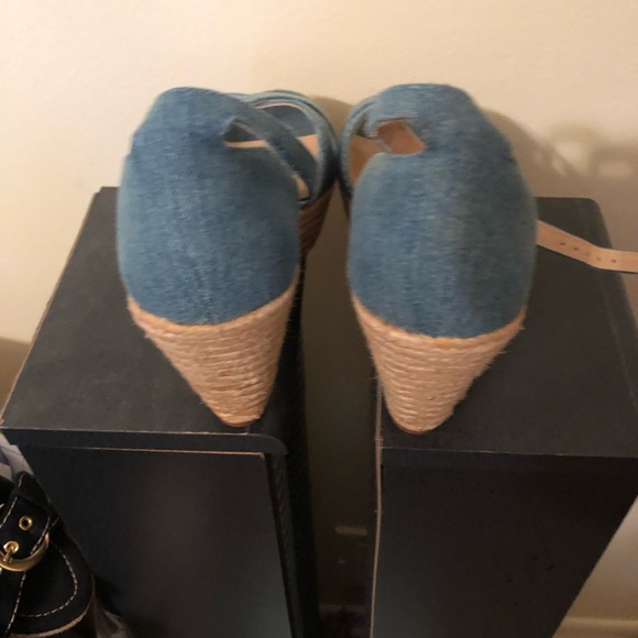 Ladies shoes - Picture 2 of 3